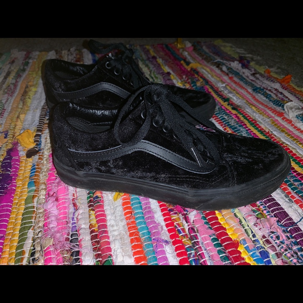 BLACK VELVET VANS